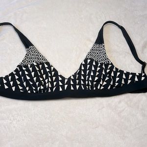 LANDS END black and white bikini top